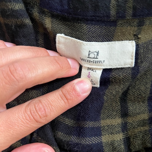 Thread supply size small button up - Picture 2 of 2
